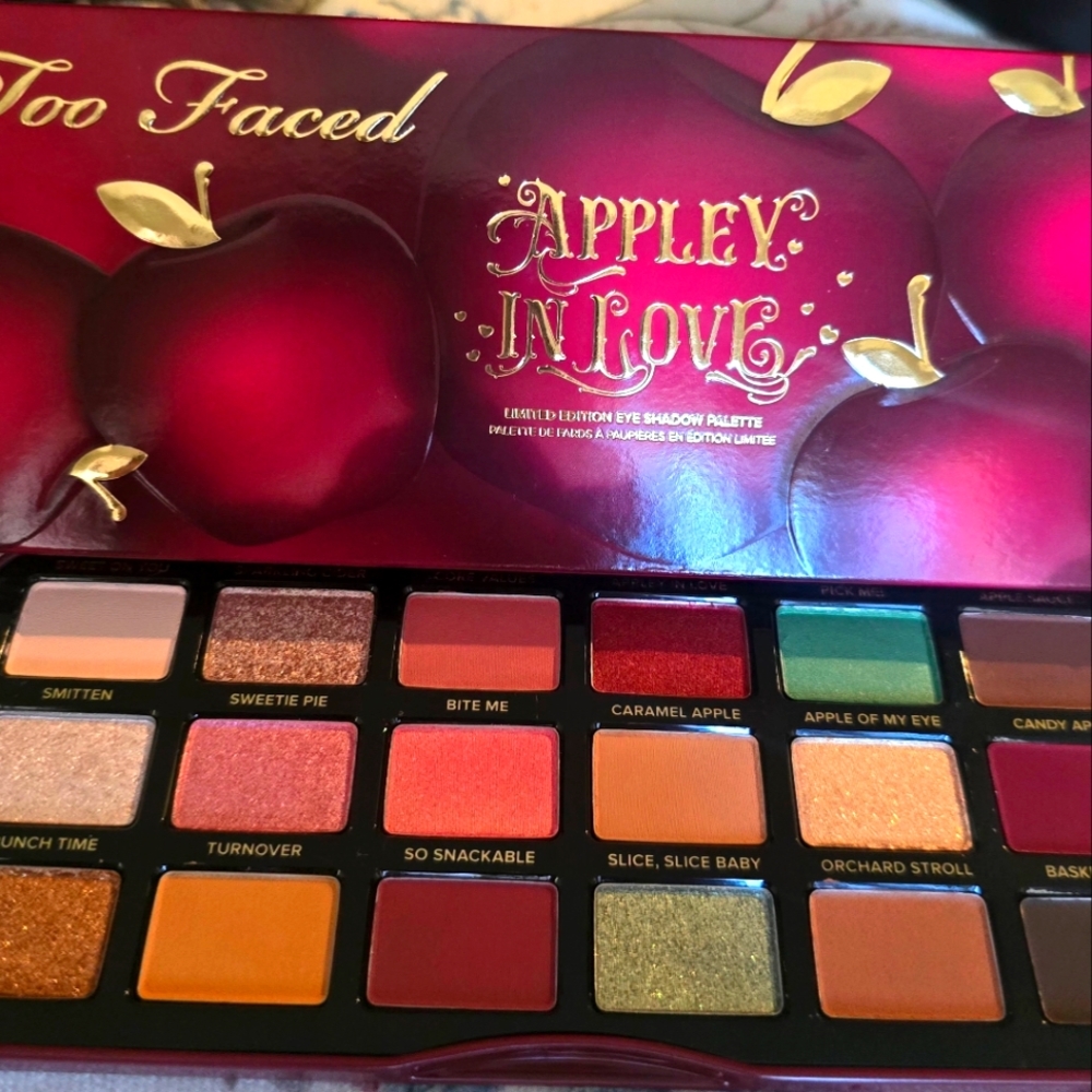 Too Faced Appley In LoveShadow Palette - Vibrant Colors